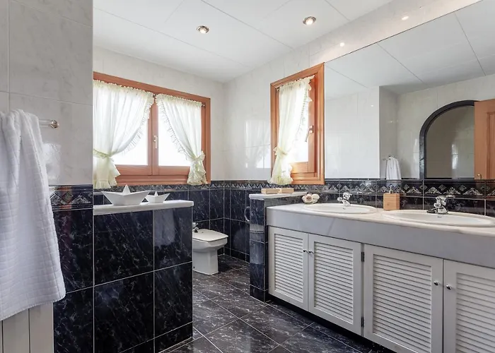 Дом отдыха La Marinera House *